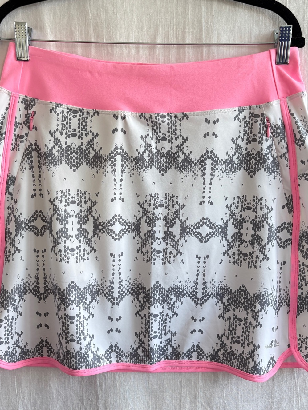 Cutter & Buck Golf Tennis Athletic White Skirt with Pink Trim and Gray Pattern